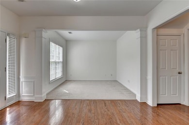 Spare room with decorative columns, light wood-sty