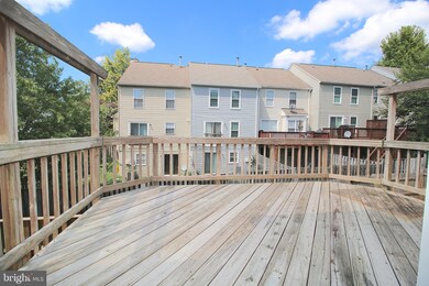 16940 Point Pleasant Ln, Dumfries, VA 22026 - photo 2