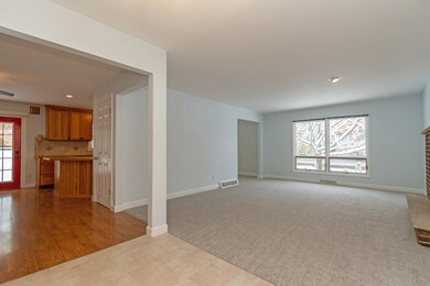 300 Rustic Ln unit 2, Algonquin, IL 60102 - photo 2