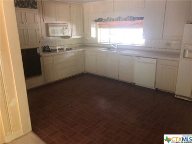 628 W San Antonio St, San Marcos, TX 78666 - photo 4