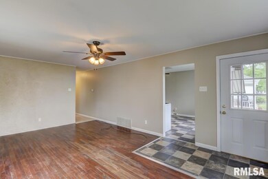 1112 N Kickapoo St, Lincoln, IL 62656 - photo 3