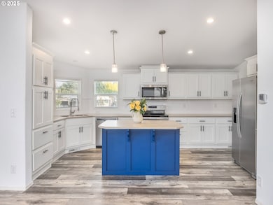 570 N 10th Ave unit 2, Cornelius, OR 97113 - photo 3