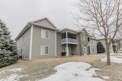 2625 Orchard Dr unit 7, Cedar Falls, IA 50613 - photo 2