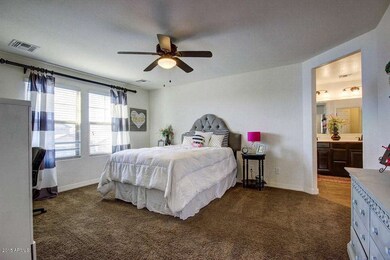 05MasterBedroom