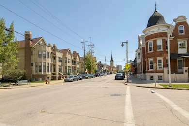 902 E Brady-8
