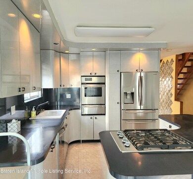 300 Merry Mount St, Staten Island, NY 10314 - photo 5