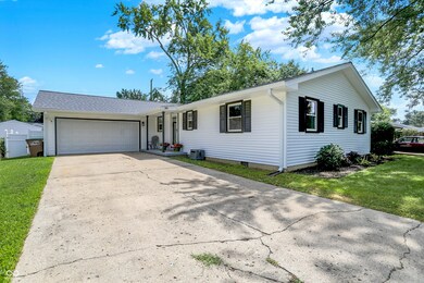 2011 Timbercrest Dr, Columbus, IN 47203 - photo 2