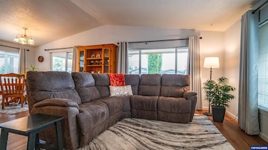 663 Royalty Cir NE, Salem, OR 97301 - photo 7