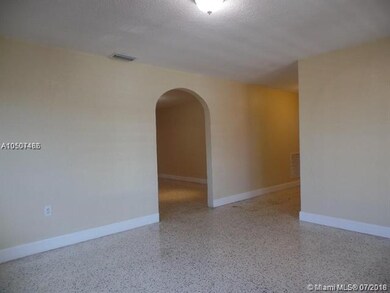 Entrance to home with spacious living area, archwa