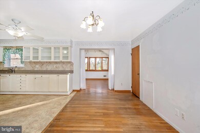 2912 Shanandale Dr, Silver Spring, MD 20904 - photo 7