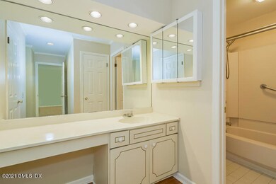 Master Bath/Dressing Area