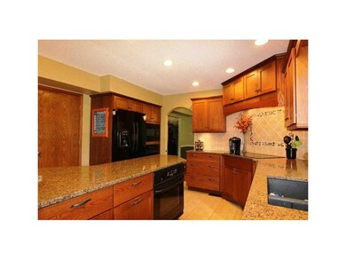 Kitchen. Kitchen-Island-Wall Oven