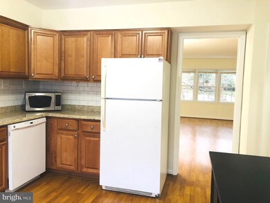 9599 Blake Park Ct, Fairfax, VA 22031 - photo 5