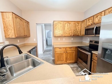 27328 Hidden Oaks Dr unit 24, Trenton, MI 48183 - photo 5