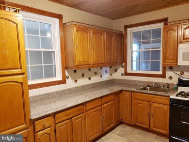 734 N 9th St, Reading, PA 19604 - photo 7