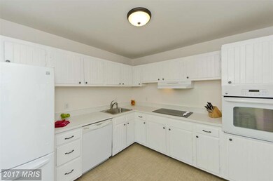 9539 Barkwood Ct, Fairfax, VA 22032 - photo 6