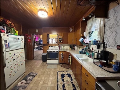 302 Harvard St, Saint Joseph, MO 64504 - photo 3