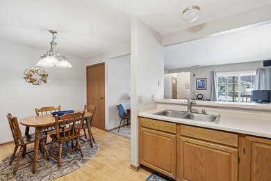 4821 Easy St unit 5, Hartland, WI 53029 - photo 6