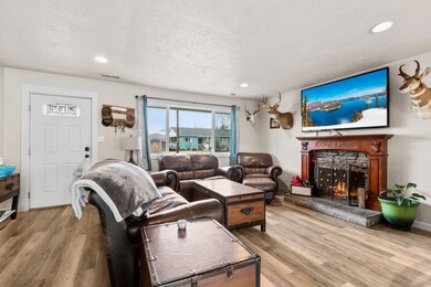 180 Bigham Dr, Central Point, OR 97502 - photo 2