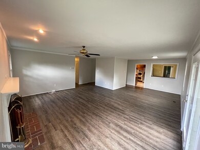 12217 Rolling Hill Ln, Bowie, MD 20715 - photo 3