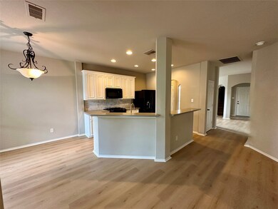 6035 Lynwood Banks Ln, Houston, TX 77092 - photo 3