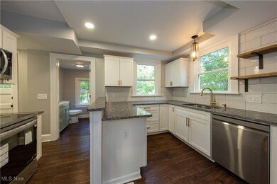 1640 Compton Rd, Cleveland, OH 44118 - photo 2