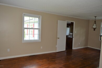 709 E Wilmington St, Burgaw, NC 28425 - photo 7