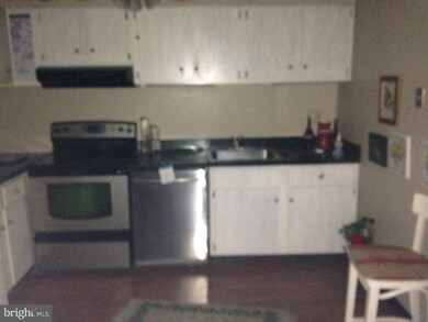 275 Green St unit 4H4, Beverly, NJ 08010 - photo 3