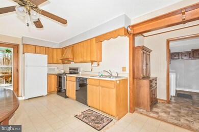 11425 Reisberg Ln, Marriottsville, MD 21104 - photo 5