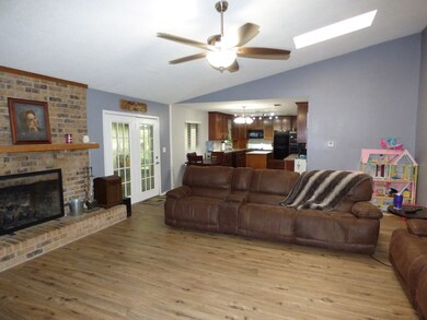 1722 Hollybrook Dr, Nacogdoches, TX 75965 - photo 4