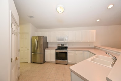 10258 W Deerwood Ln unit 32, Franklin, WI 53132 - photo 5