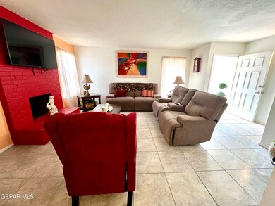 3432 Hickman St. A Living Room Area