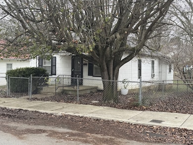 121 Sylvis St, Dickson, TN 37055 - photo 2