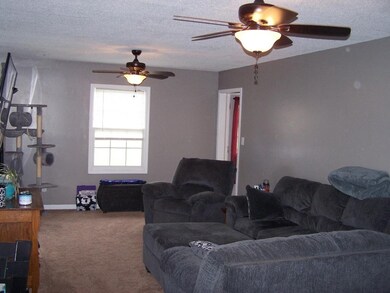 2214 Lauderdale Dr, Johnson City, TN 37601 - photo 2