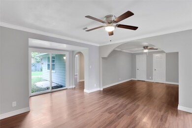 8819 Brackley Ln, Houston, TX 77088 - photo 4