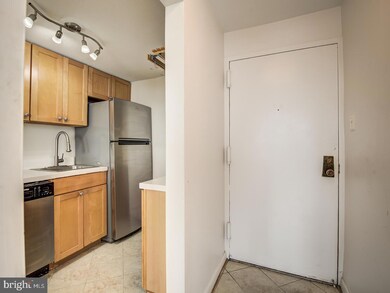 Hunting Creek Club unit 1601, Alexandria, VA 22303 - photo 3