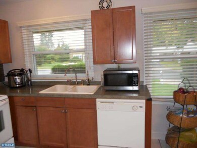 40 Plumtree Ln, Willingboro, NJ 08046 - photo 7