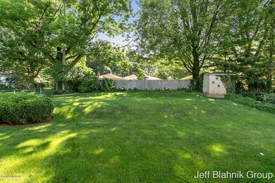 1820 Emerald Ave NE, Grand Rapids, MI 49505 - photo 3