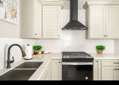 206 Robert Lee Rd, Houston, TX 77009 - photo 6