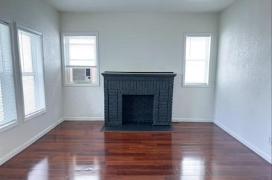 Front unit: living room