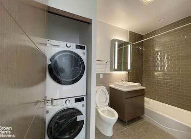 Star Tower LIC unit 14G, Long Island City, NY 11101 - photo 6