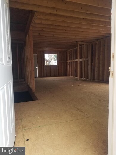 213 W 25th St, Wilmington, DE 19802 - photo 2