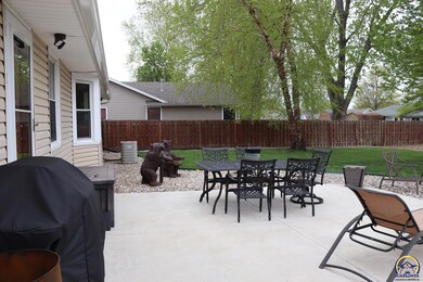 2813 SW Dukeries Rd, Topeka, KS 66614 - photo 5