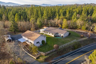 2000 Saratoga Way, Grants Pass, OR 97526 - photo 3