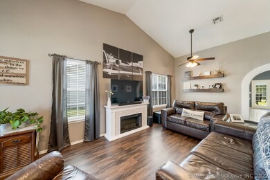Spacious living room