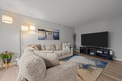 7315 Winthrop Way unit 16, Downers Grove, IL 60516 - photo 2