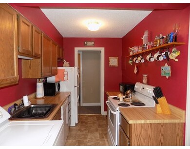 40 Meadowlark Ln unit 40, Chicopee, MA 01022 - photo 2