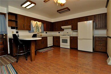 Kitchen: open space concept, eat-in