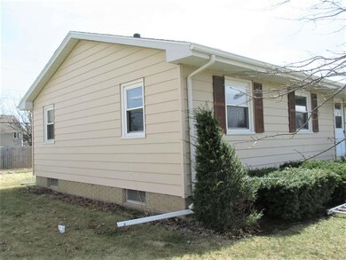 2021 26th St SW, Cedar Rapids, IA 52404 - photo 3