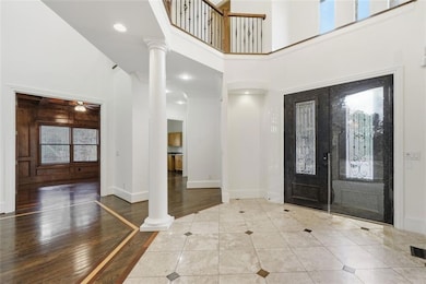 7611 Regency Cir, Sandy Springs, GA 30350 - photo 2